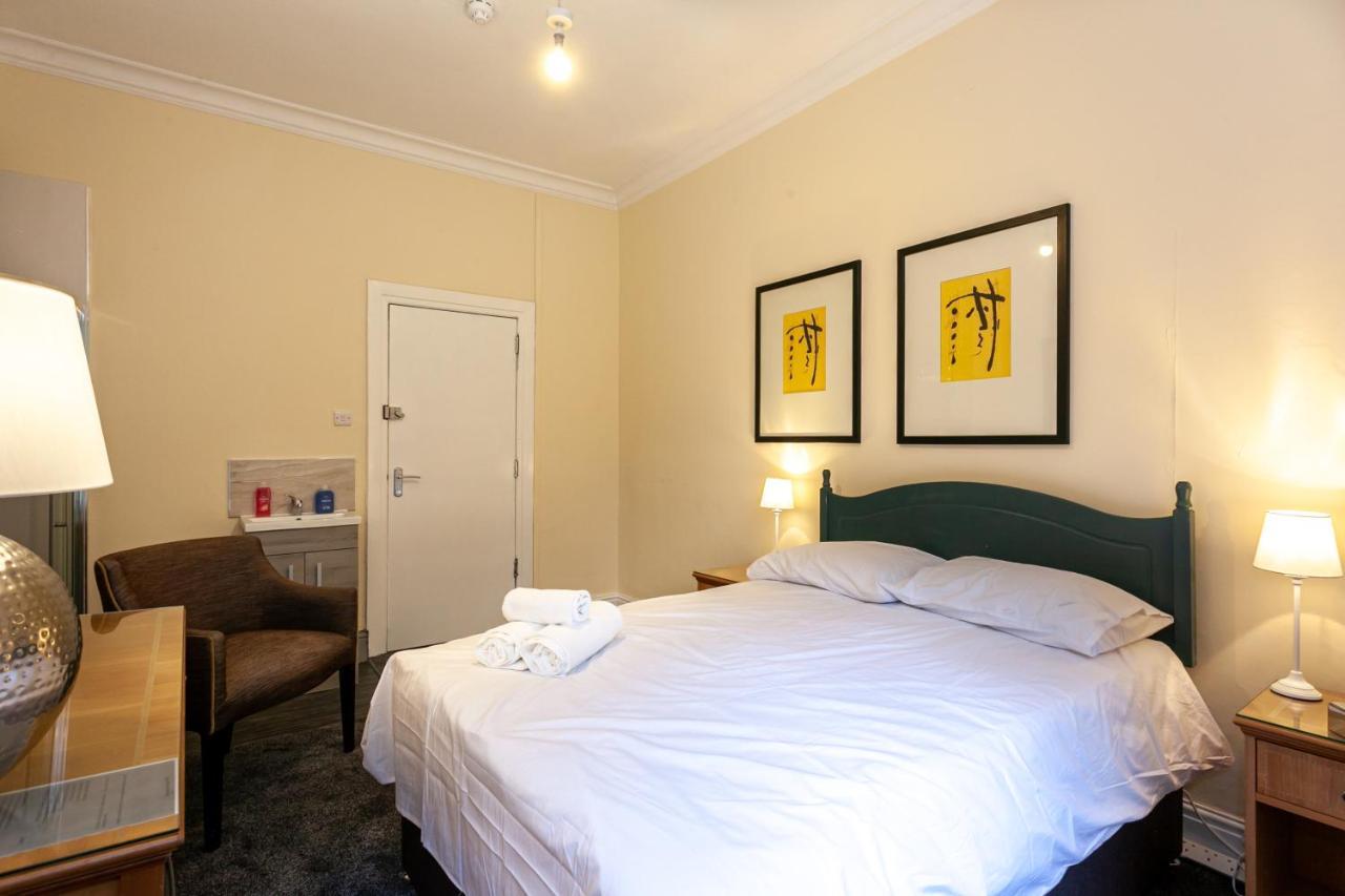 Townhouse No 12 Hotel ฮัดเดอร์สฟิลด์ ภายนอก รูปภาพ