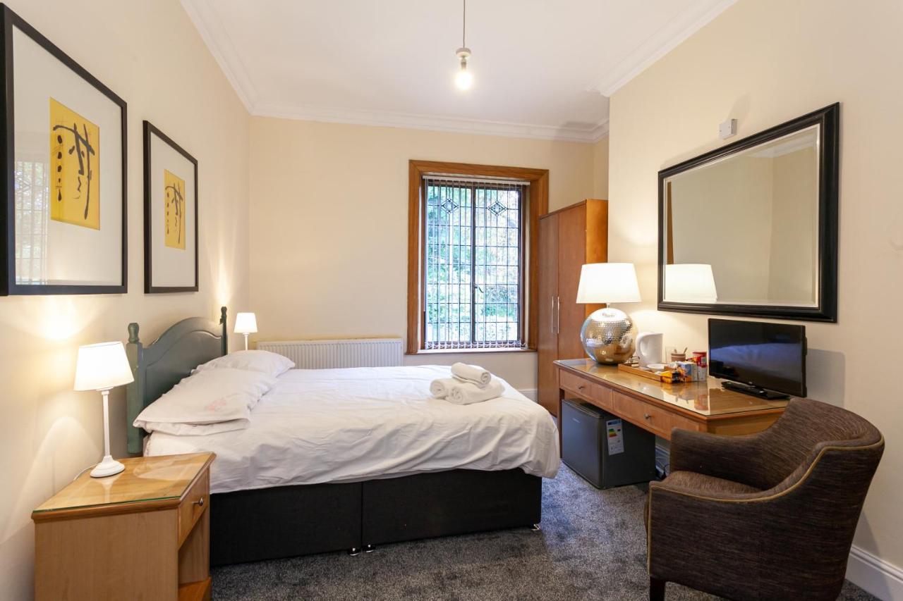 Townhouse No 12 Hotel ฮัดเดอร์สฟิลด์ ภายนอก รูปภาพ